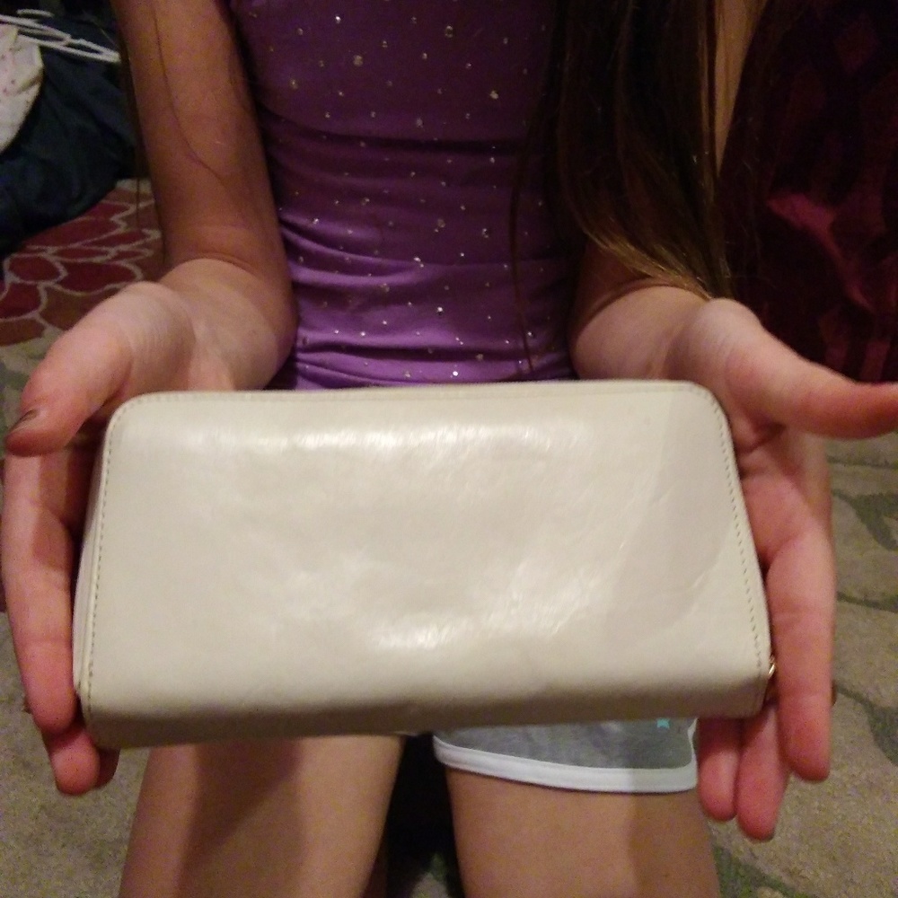 White Wallet - Picture 3 of 3